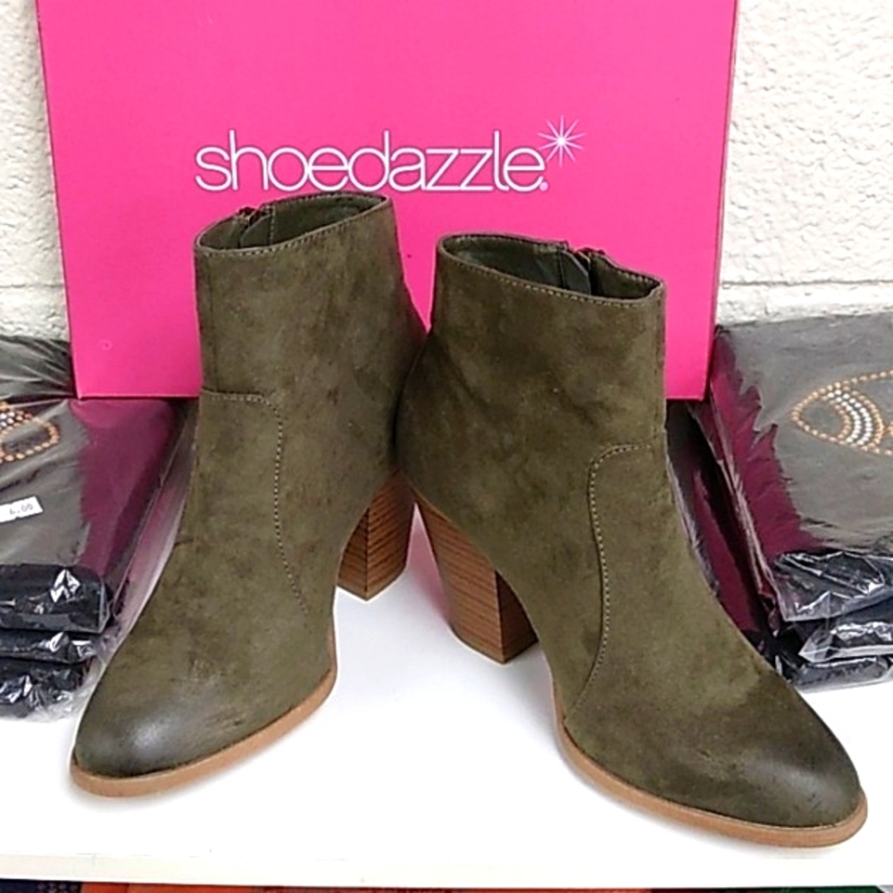 Ladies green and tan Shoedazzle* Booties, Sz 6